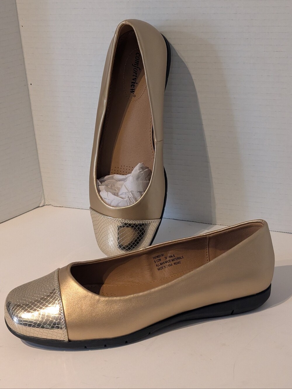 ComfortView Gold Flats Sz. 8 1/2 W. New Without Tags FAY